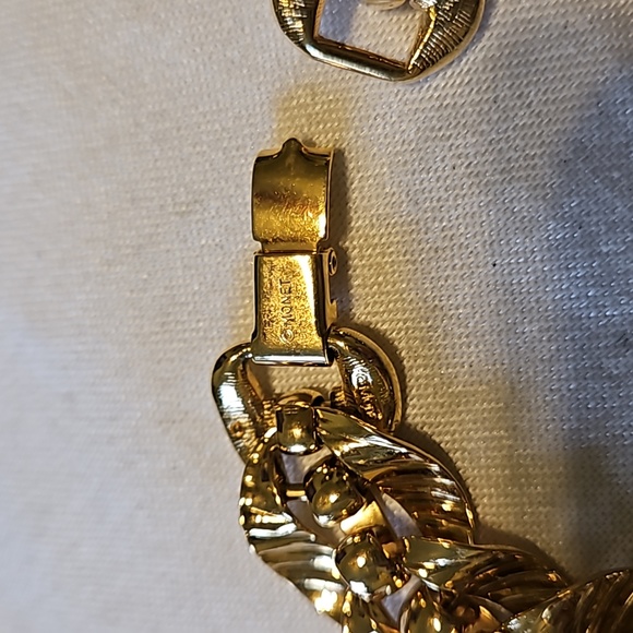 Vintage Monet Gold-tone Textured Link Bracelet - Picture 3 of 4